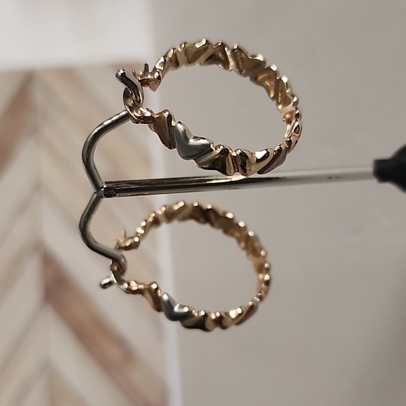 Tri Color Gold Filled Hoop Earrings Hearts Design New - Picture 5 of 8